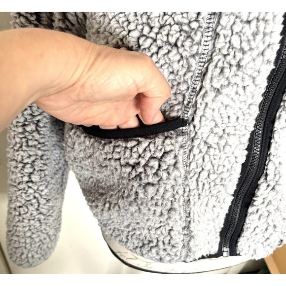 Divided H&M Womens Jacket Size XS Short Sherpa Fuzzy Soft Gray Thick Fleece - Picture 6 of 16